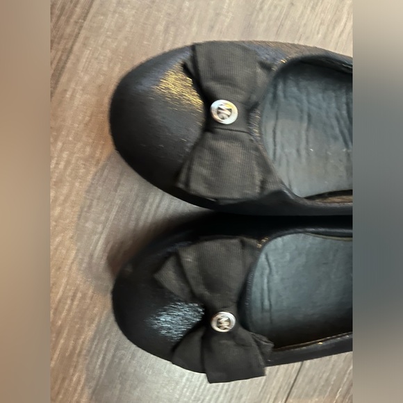 Michael Kors girls youth flats - Picture 2 of 5